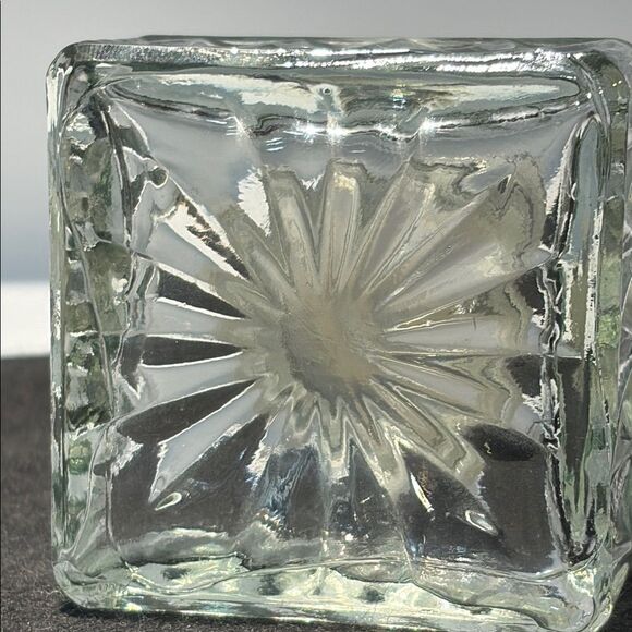 Elegant Clear Glass Decanter - Picture 7 of 10
